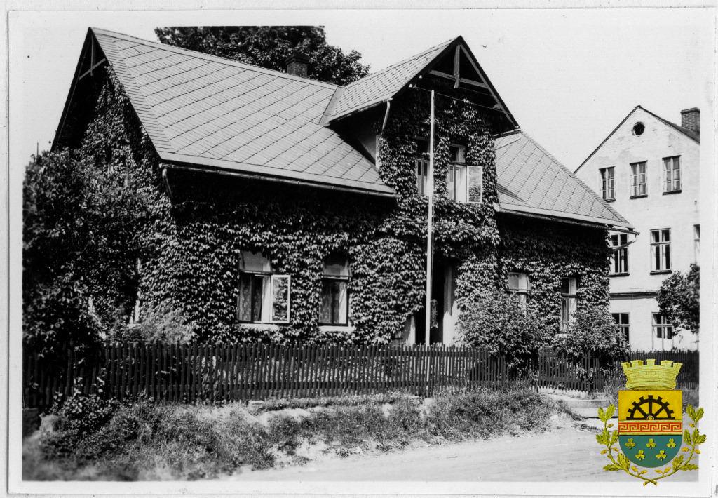 čp.184 postaveno 1896, zde bývala před II. sv. válkou stanice Finanční stráže. foto 1946